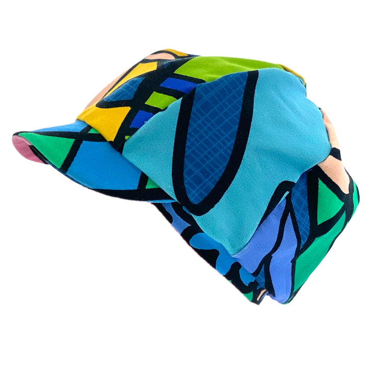 Virkkukoukkusen mainio collegekankainen Pätsä-lätsä hauskalla sinipohjaisella Kunnon porukalla -kuosilla.