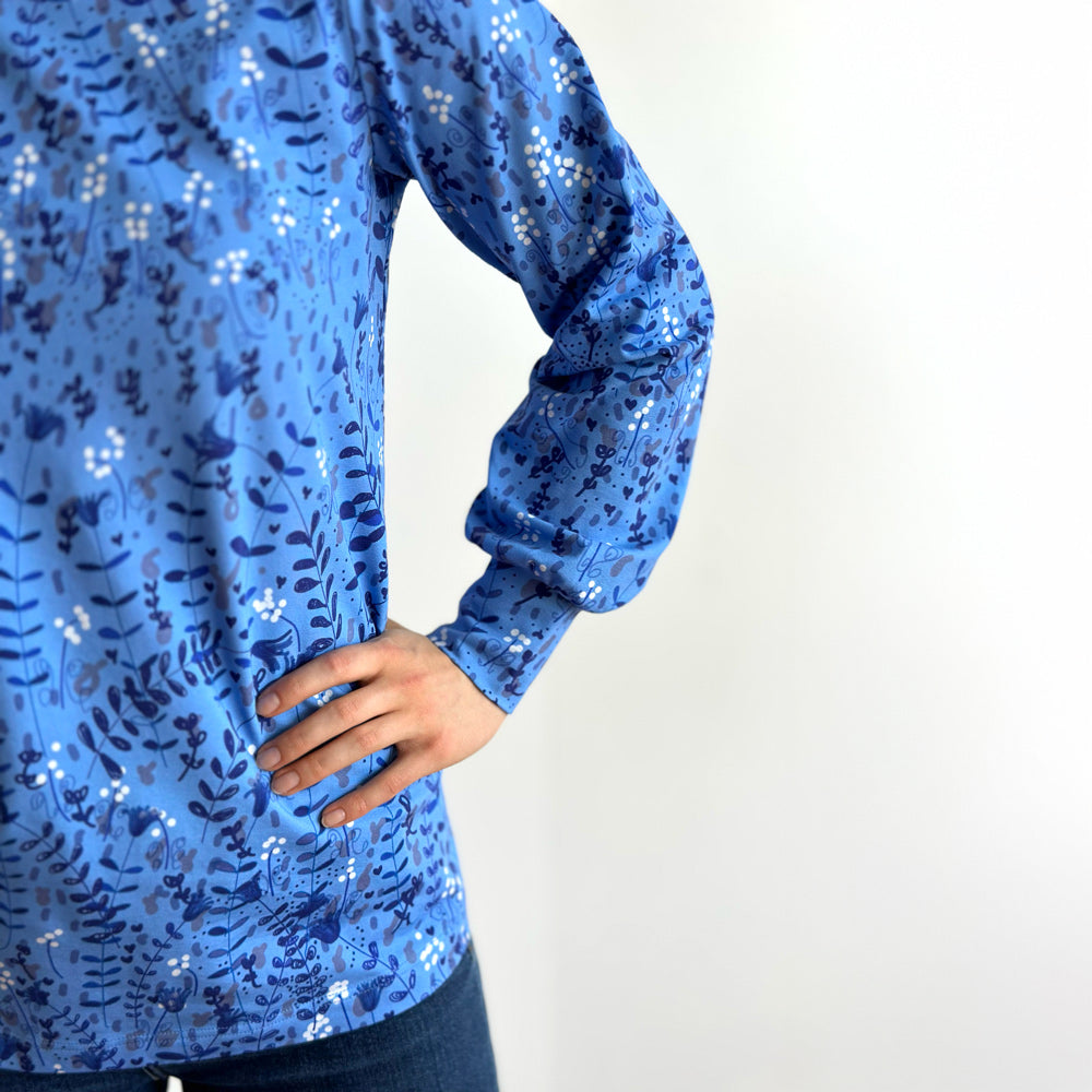 Sininen paita puhvihihoilla