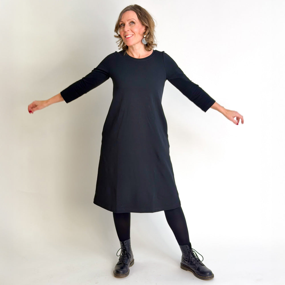 Ajaton collegemekko | HIILENMUSTA