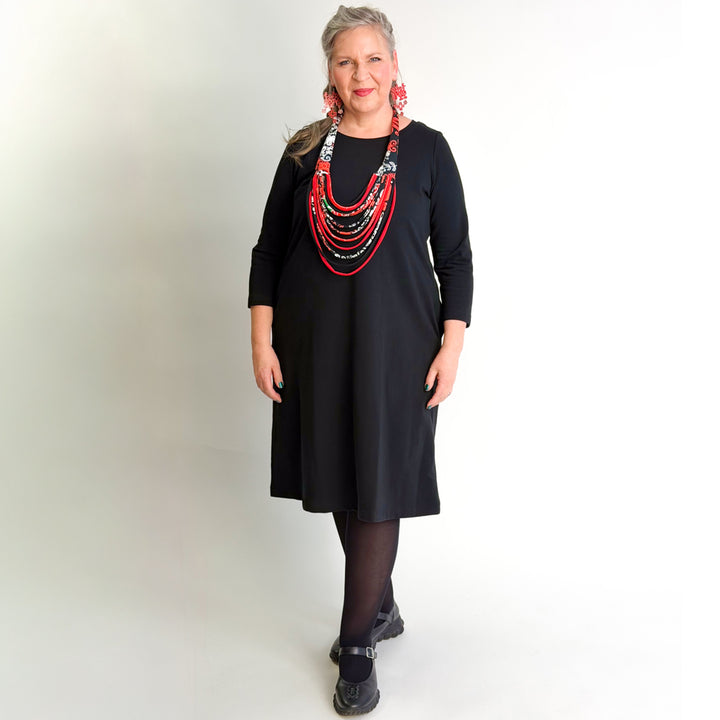 Ajaton collegemekko | HIILENMUSTA