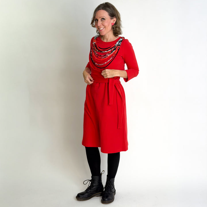 Ajaton collegemekko | MANSIKANPUNAINEN