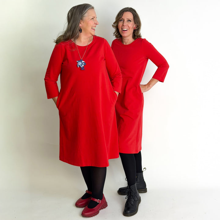 Ajaton collegemekko | MANSIKANPUNAINEN