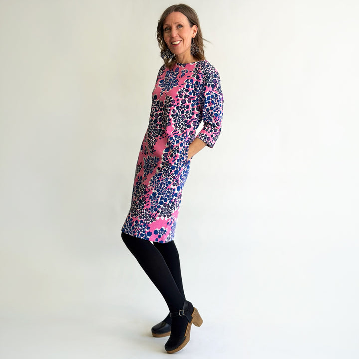 Huisi trikoomekko | KIRSIKKAPUU | pinkki