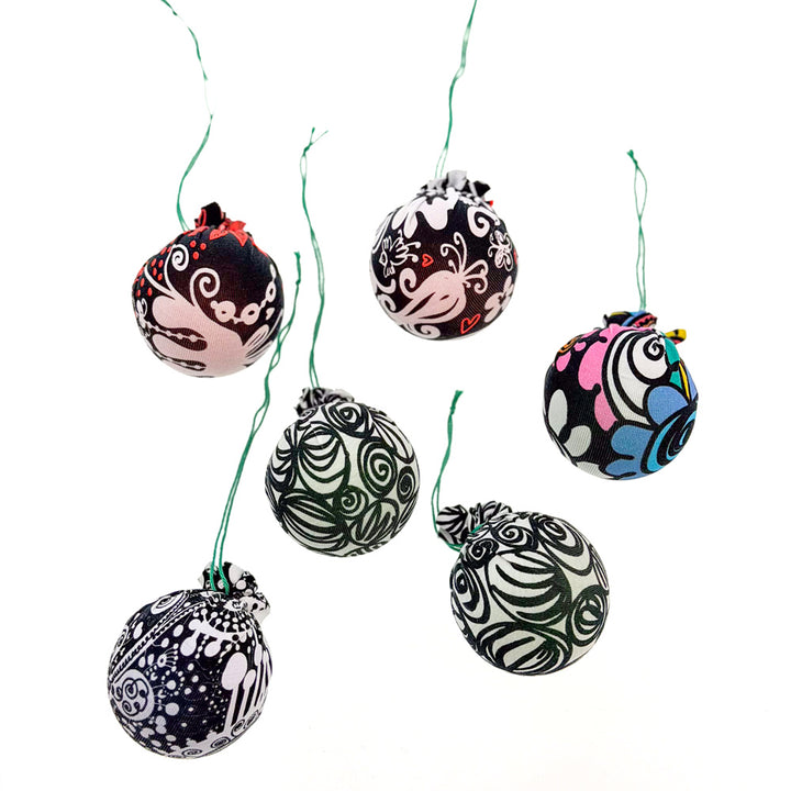 Christmas Ball | BLACK-WHITE-COLORFUL