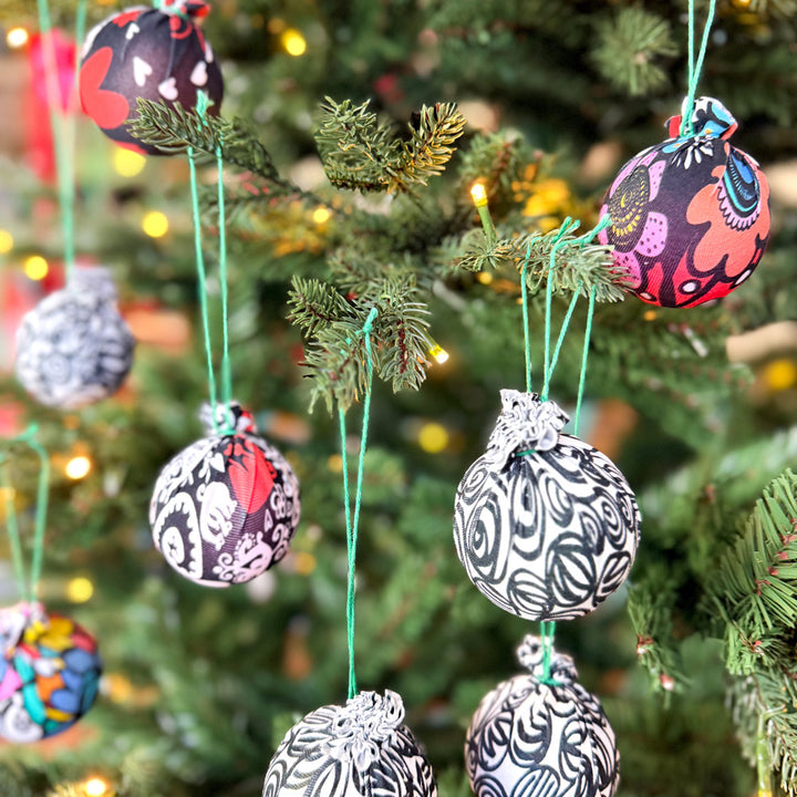 Christmas Ball | BLACK-WHITE-COLORFUL