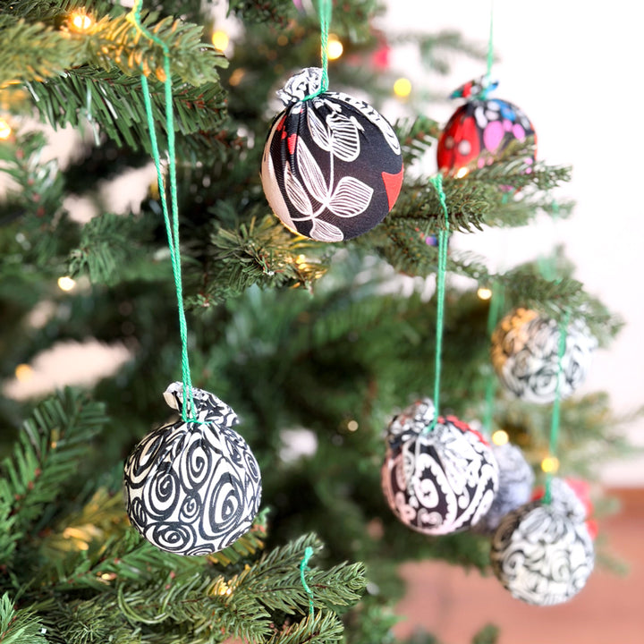 Christmas Ball | BLACK-WHITE-COLORFUL