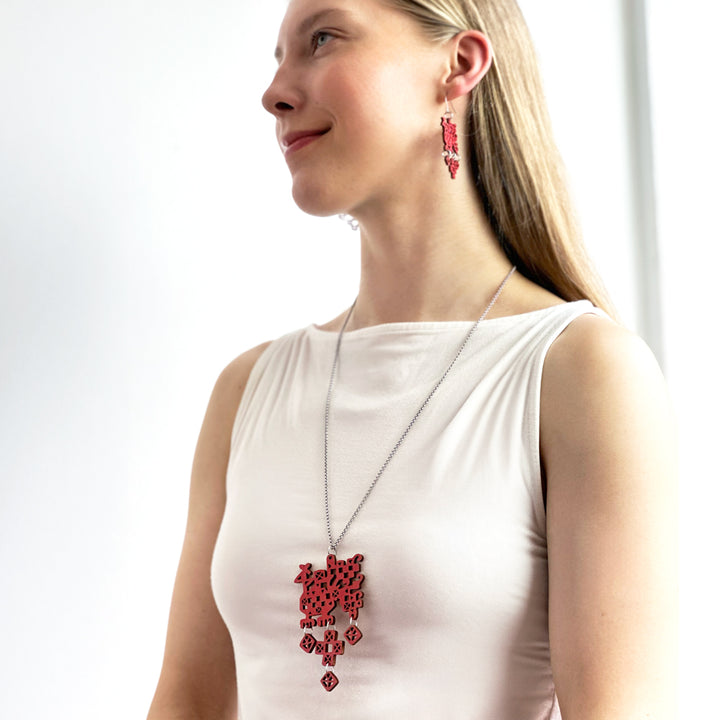 Necklace | KARJALAN KÄKI  | red