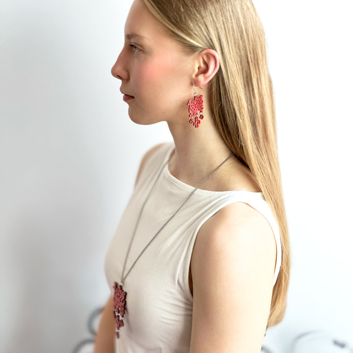 Earrings | KARJALAN KÄKI | small red