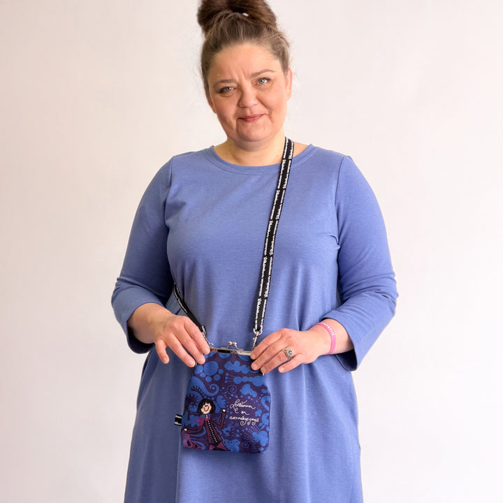 Kehyslaukku | KRUMELUURI | mustikka