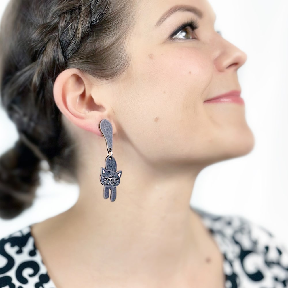 korvakorut-kisumisu-musta-2