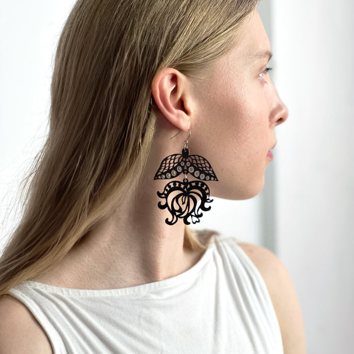 Earrings | PARATIISI | black